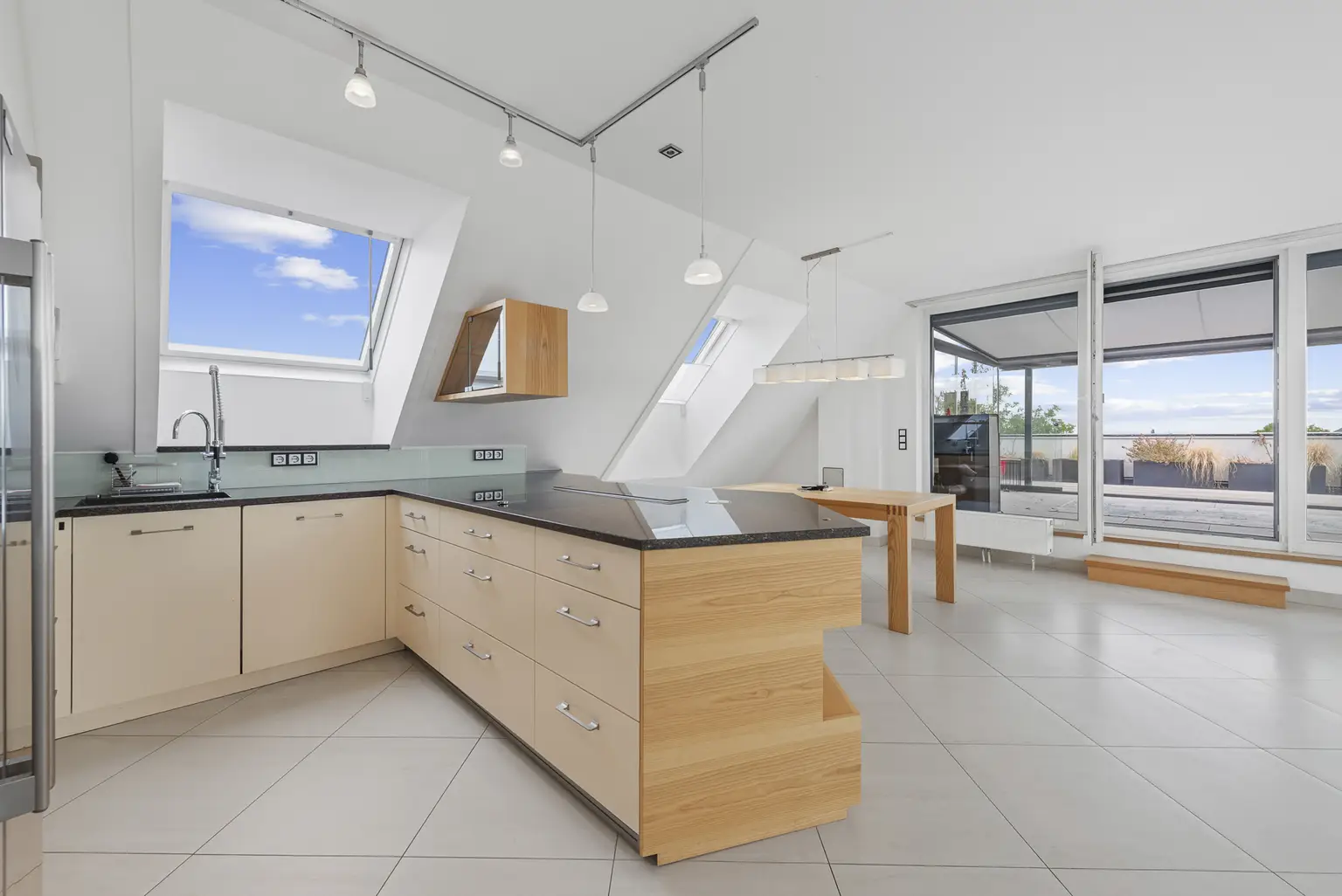Großzügiges Maisonette-Penthouse zur Miete – mit Dachterrasse, Sauna und Whirlpool in Brunn am Gebirge