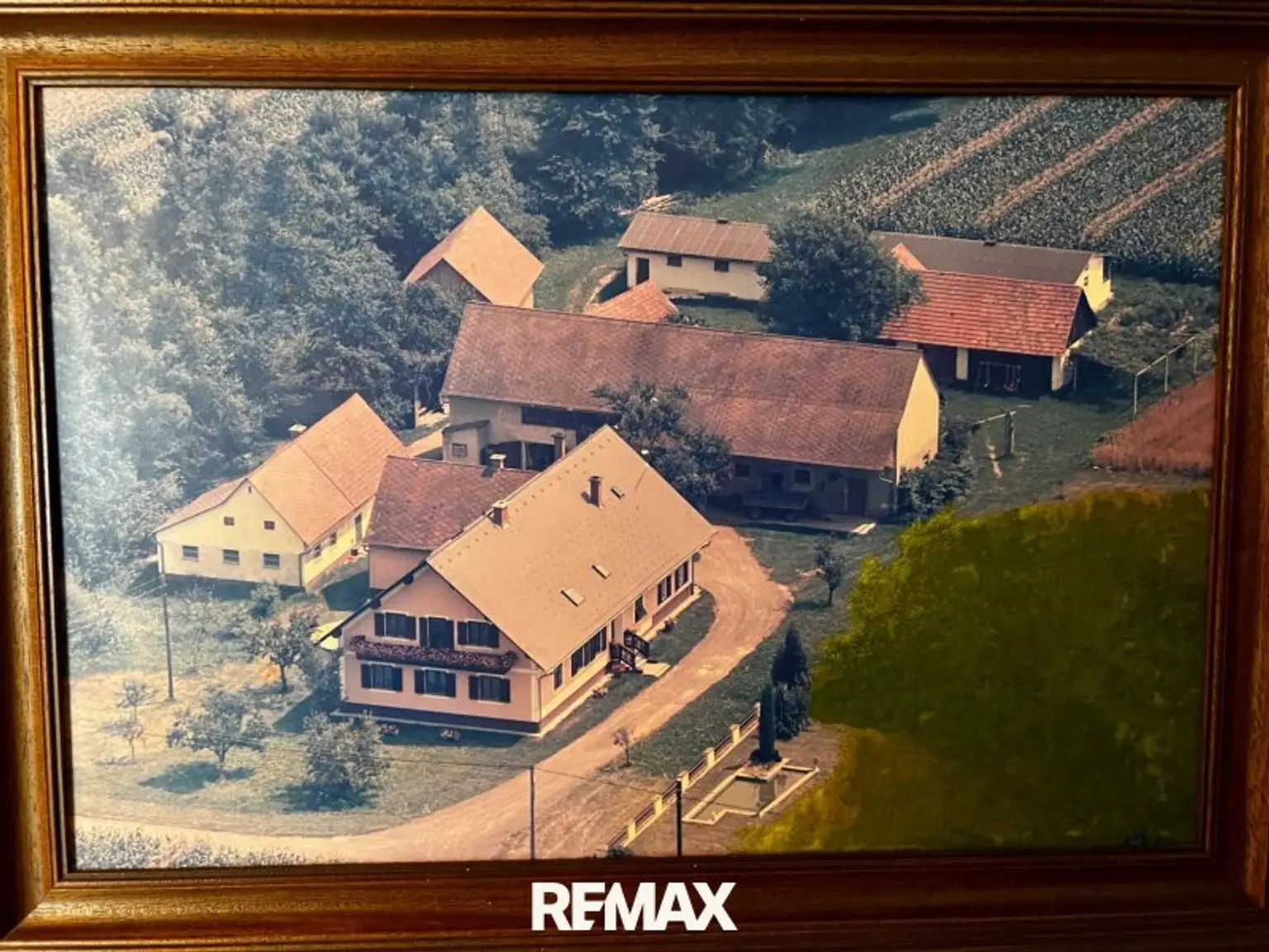 Bild mit Luftaufnahme Liegenschaft