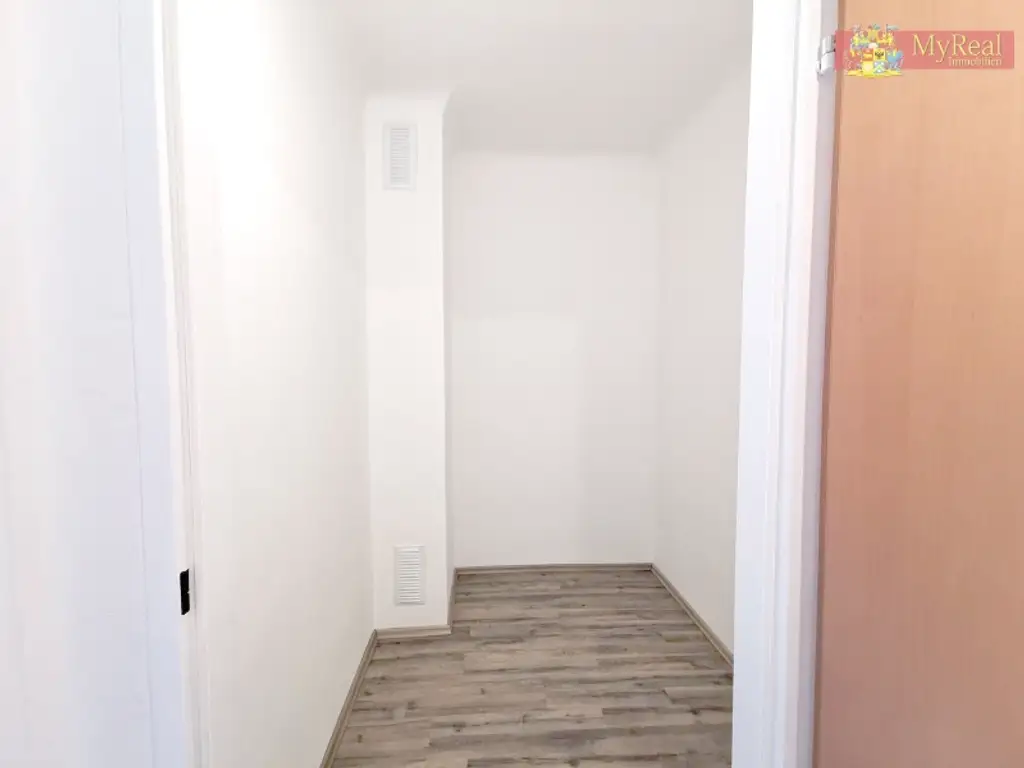 Sonnige  Generalsanierte 3 Zimmer  Wohnung in Grüne lage