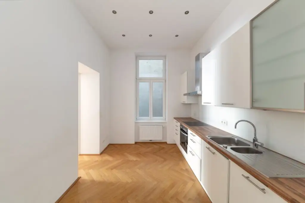 Stilvolle Altbauwohnung in Gründerzeit-Eckhaus – Toplage nahe Karlsplatz