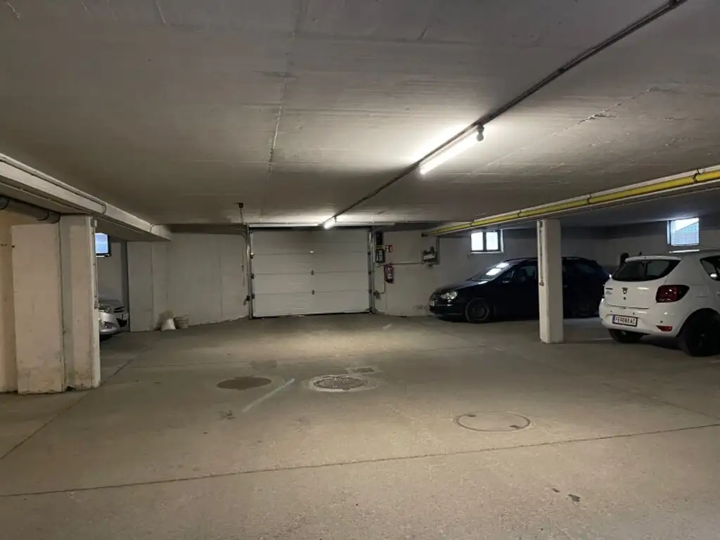 Günstig - Helles Büro oder auch Eigentumswohnung in Zentraler Lage!