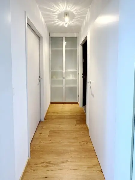 Traumlage bei der UNO-City – moderne Wohnung mit Loggia