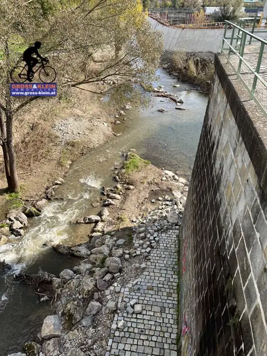 :-) charmante  5 Zimmer  -    geniale Einteilung
Aussergewöhnlich - 1.553 E Bruttomiete,
provfreii