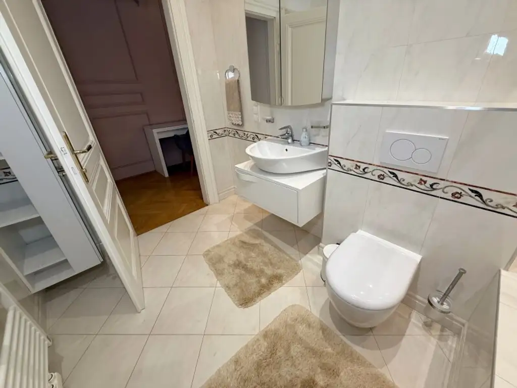 Fully furnished apartment - within walking distance to the 1st district, also available for short-term rentals.