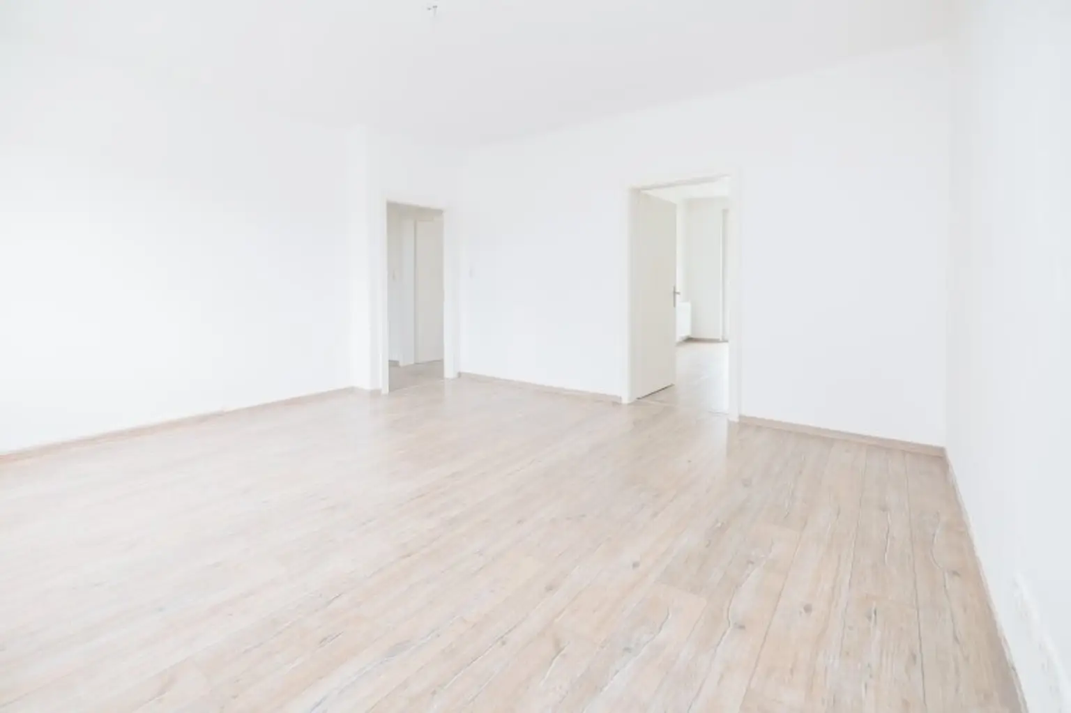 AB 01.01.2026 VERFÜGBAR I NEUE KÜCHE I BALKON  I RUHIG I BADEWANNE I LICHTDURCHFLUTET I SONNIG I ZENTRAL I HAUSTIERE WILLKOMMEN I PROJEKT WOHNEN I