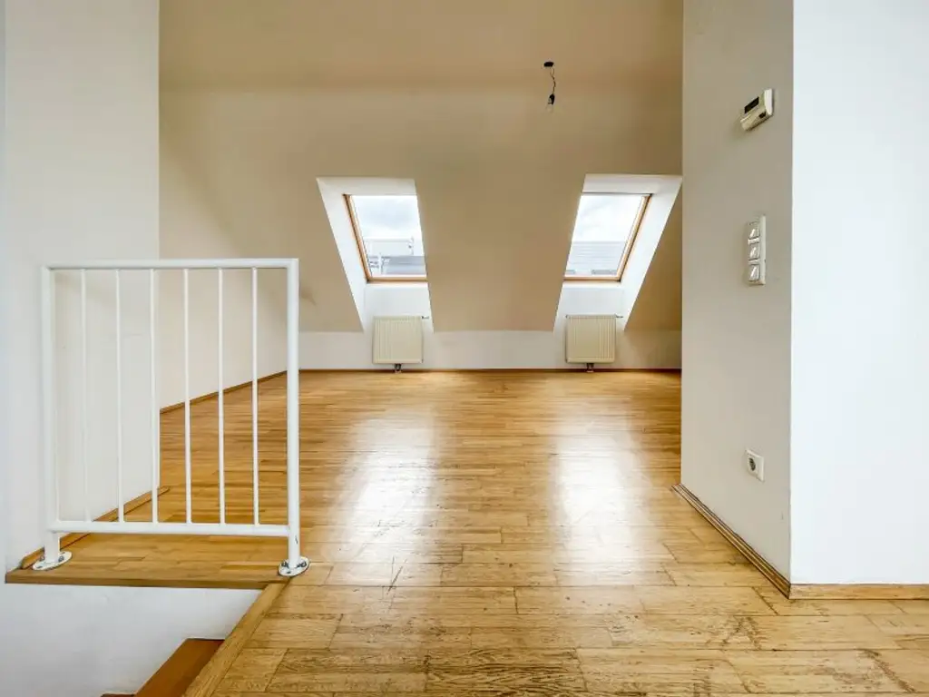 DG-Maisonette mit Terrasse – Wohnen auf zwei Ebenen in ruhiger Stadtlage mit Weitblick