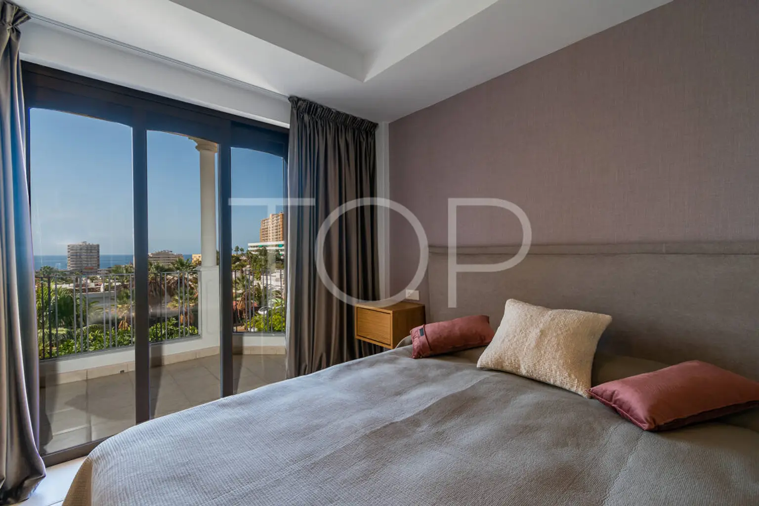 Atanaus-Los-Cristianos-Bedroom-Tenerife -1