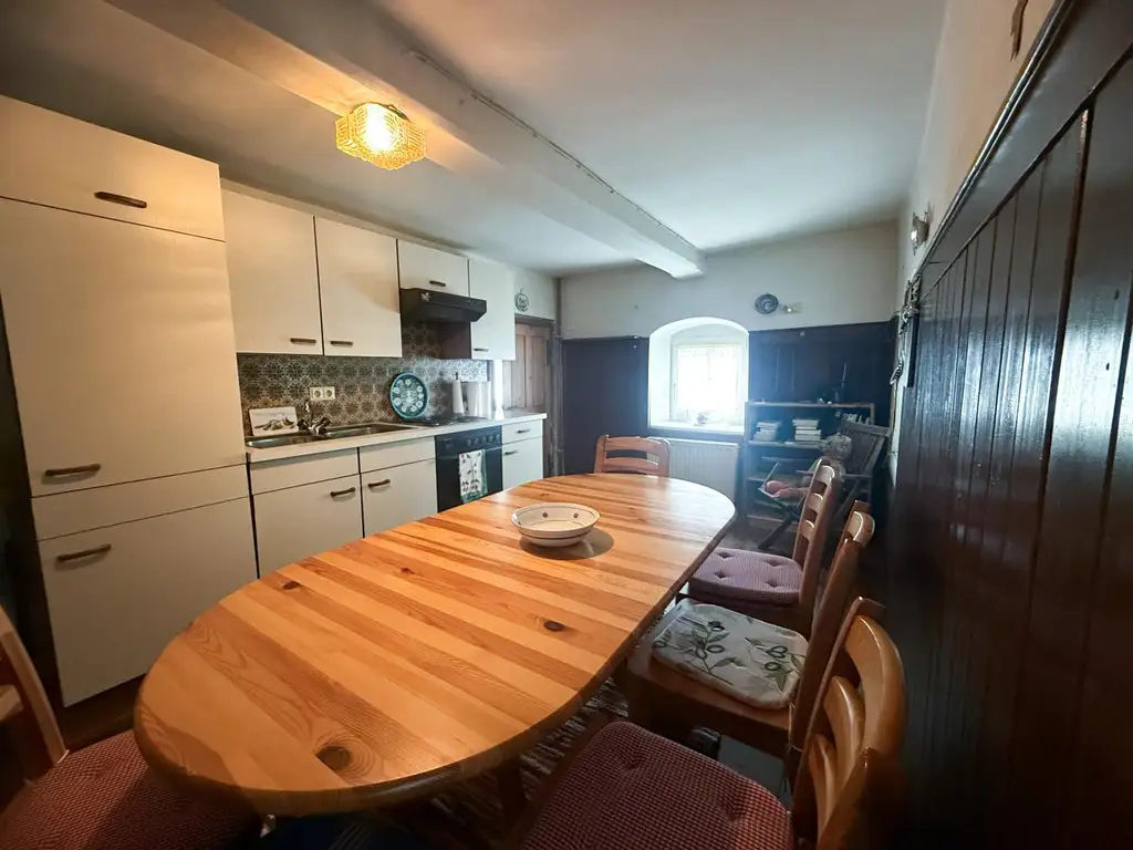 *** Charmantes Landhaus, 154m², Teilsaniert mit großem Gartenanteil und viel Potenzial ***