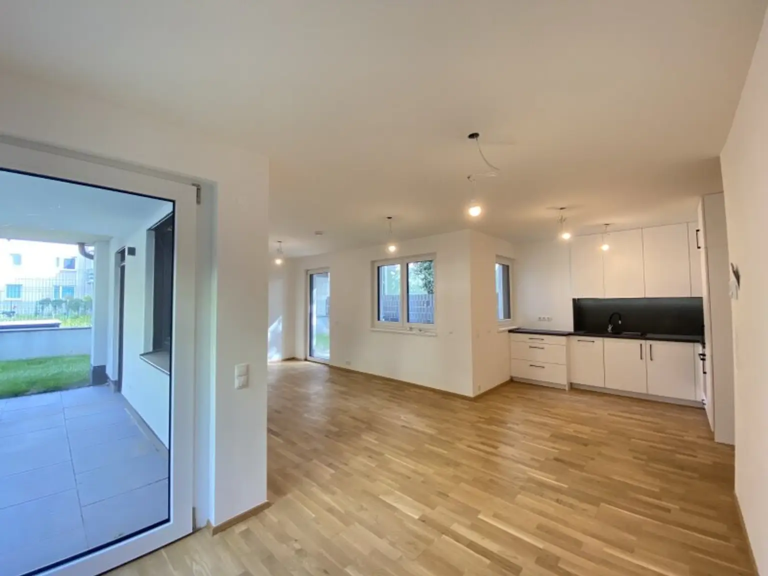 Neuwertige Gartenwohnung an der Langobardenstraße - Hofruhelage - Luftwärmepumpe