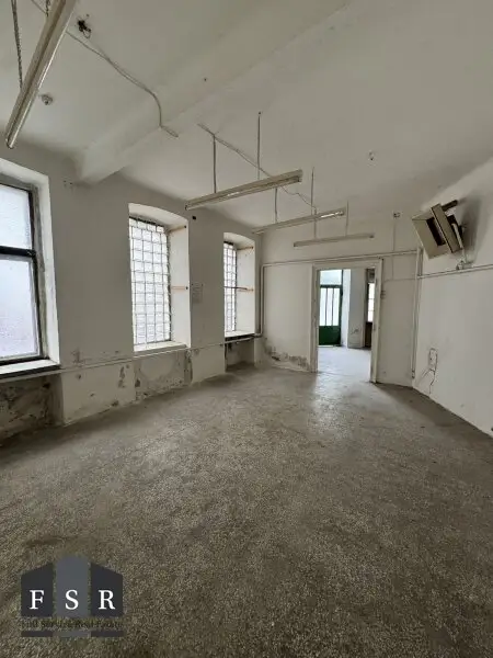 Steinwurf zum Augarten - Nach Ihren Vorstellungen und Bedürfnissen gestalten: Sanierungsbedürftiges strassenseitiges Büro/Praxis/Verkaufsfläche etc. und Wohnung -  Prachtvolles Stilaltbauhaus