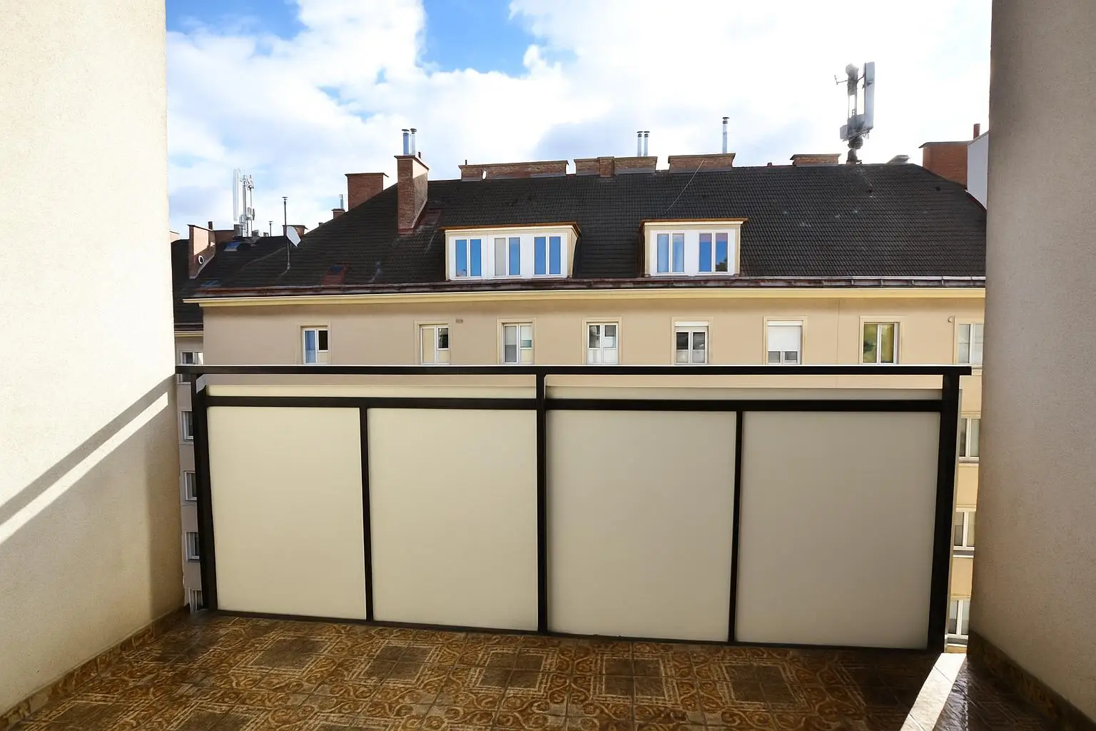 Helle Stadtwohnung mit Loggia – Wohnen im beliebten Fasanviertel