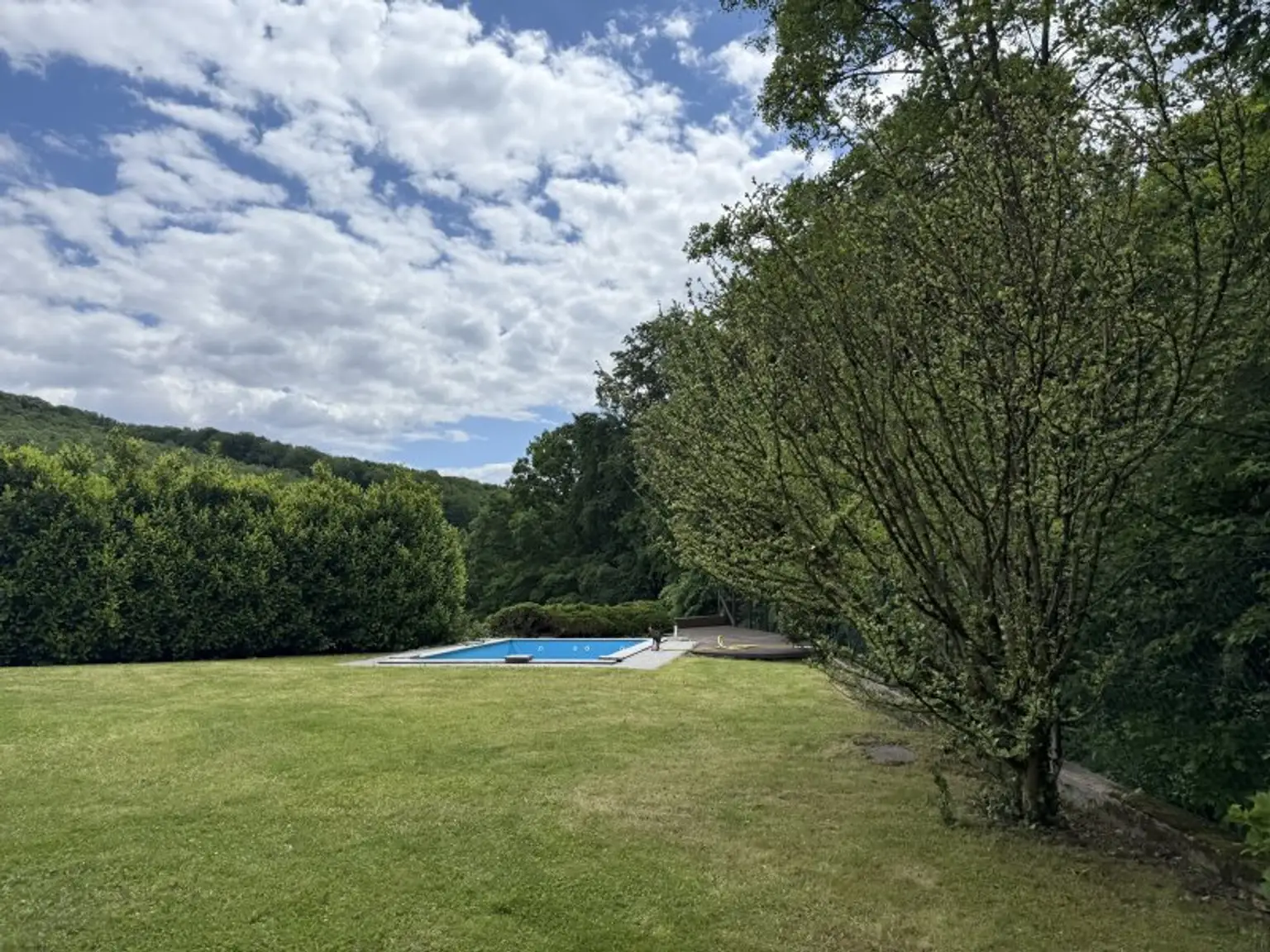 Möbliertes Einfamilienhaus mit Garten, Pool und Sauna