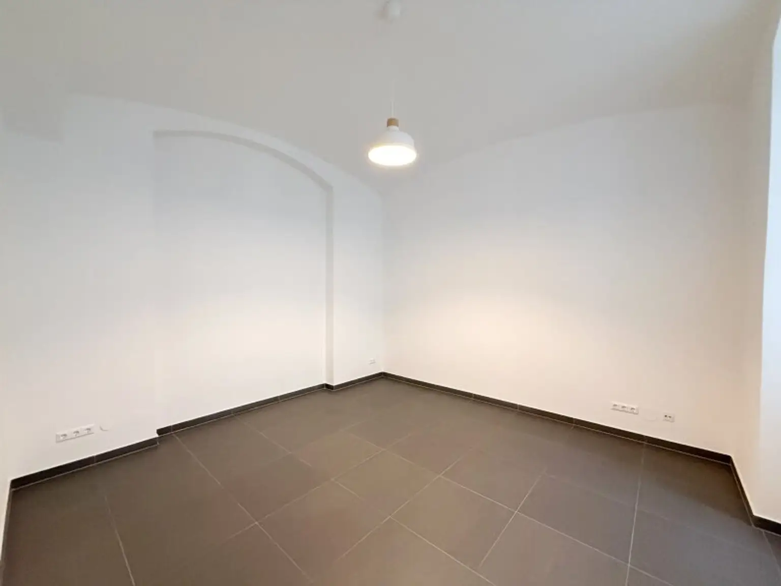 3-Zimmer Geschäftsfläche in 1090 Wien mit hoher Frequenz zu vermieten