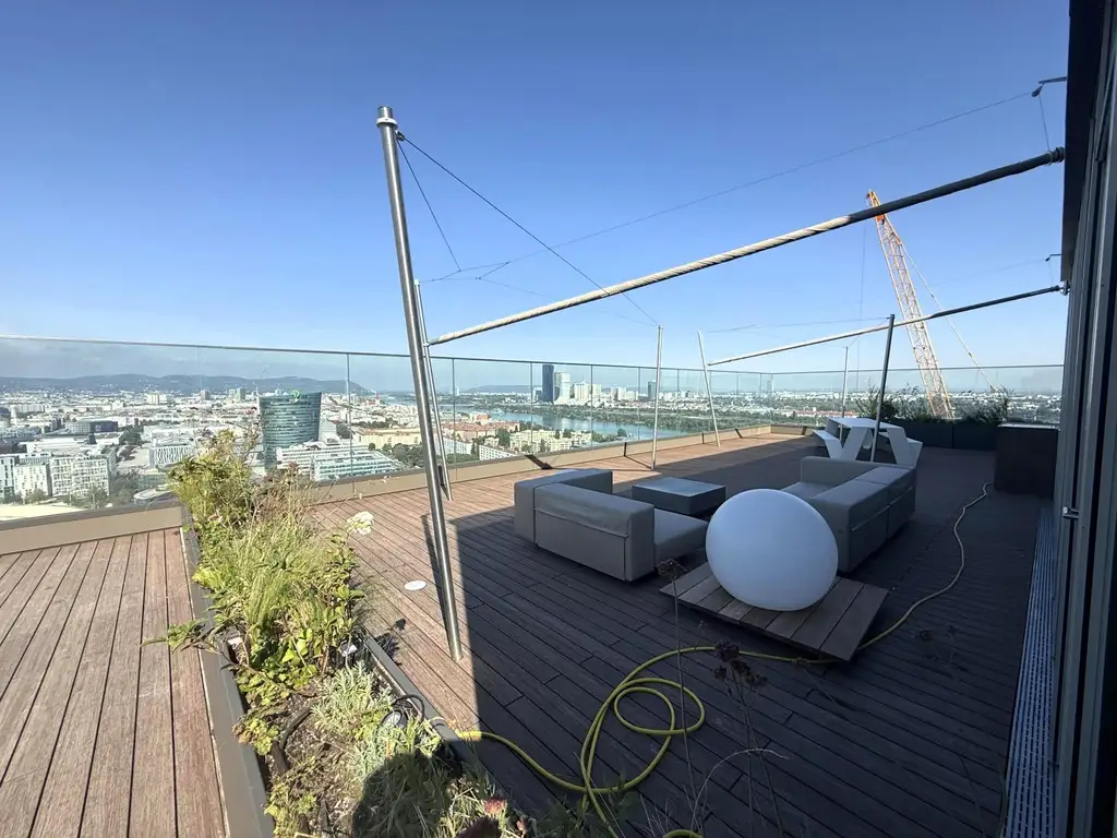 Kleine Perle im ultramodernen Wohnhaus mit Pool am Dach zu mieten // Small gem in an ultra-modern apartm. building with pool on the roof for rent //