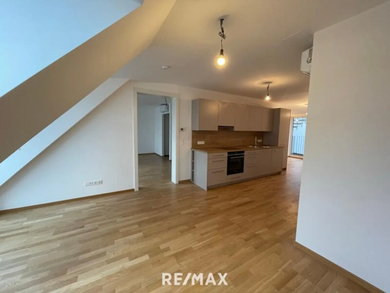 Wohnbereich & Tischlerküche