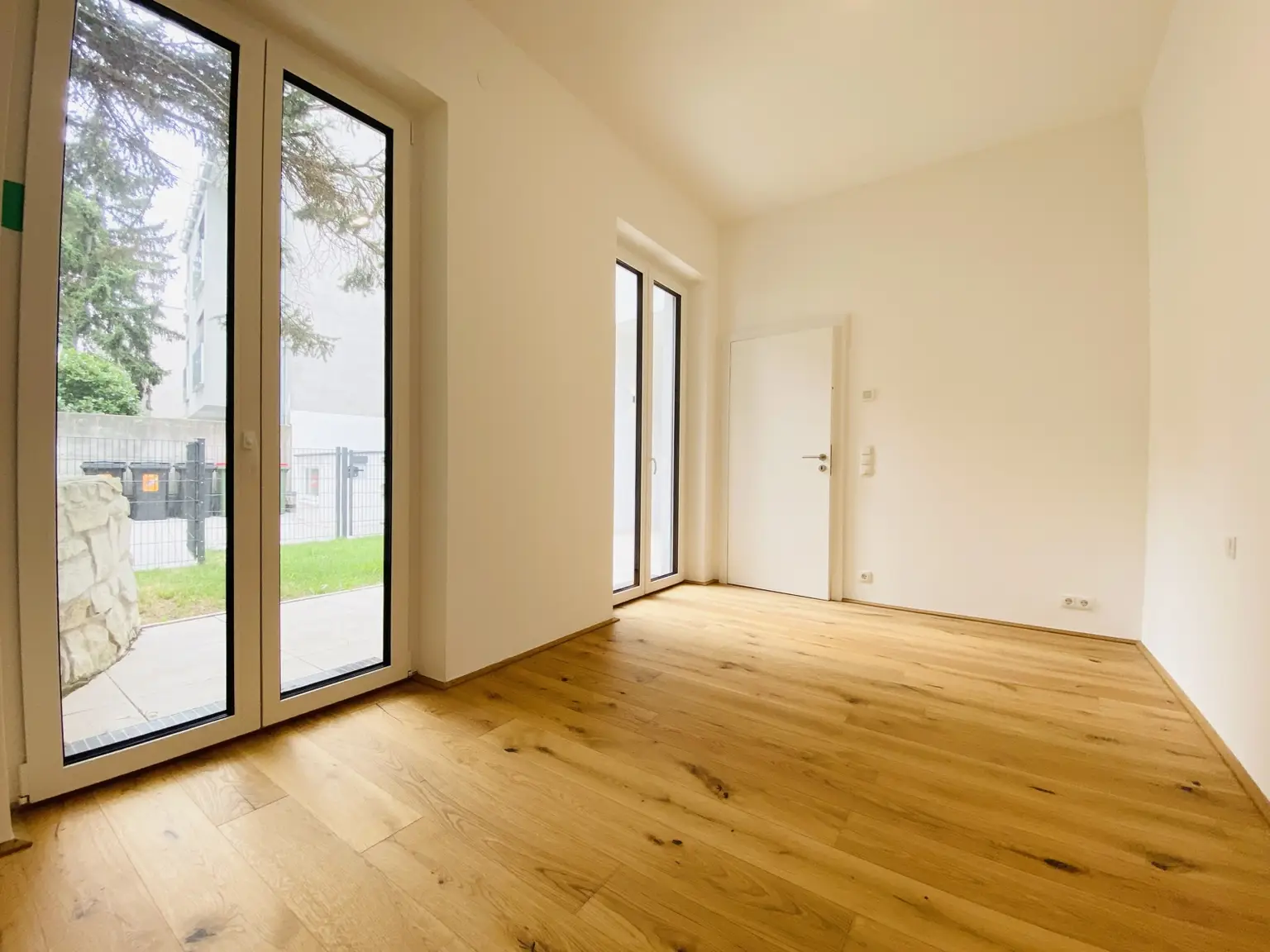 Erstbezug nach Sanierung - hofseitige Gartenwohnung mit Terrasse