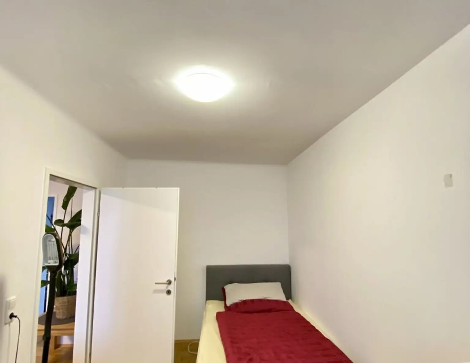 Linz: 4-Zimmer-Wohnung mit kleinem Balkon im 7. Stock mit Lift! - RESERVIERT!