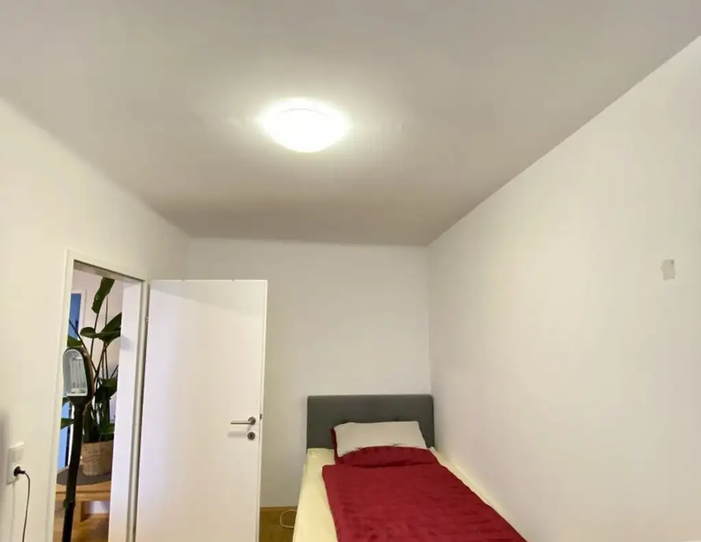 Linz: 4-Zimmer-Wohnung mit kleinem Balkon im 7. Stock mit Lift! - RESERVIERT!