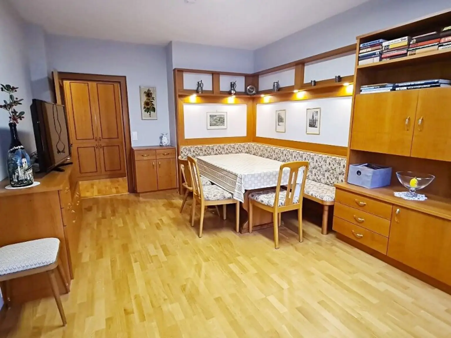 FAMILIENHIT, ENKPLATZ, gepflegte 113 m2 Neubau mit Loggia, 4 Zimmer, Küche, 2 Bäder, teilmöbliert, 3. Liftstock, U3-Nähe