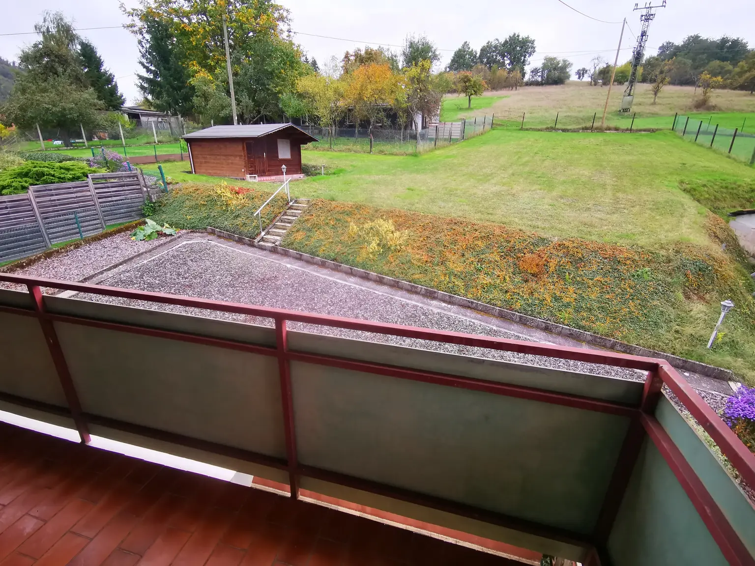 Freistehendes Wohnhaus mit großem Raumangebot, PV-Anlage und Ausbaupotenzial...!