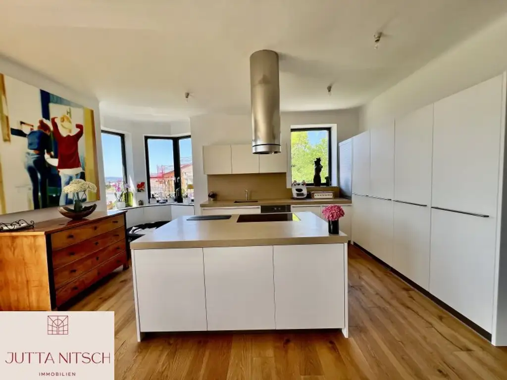 Exquisites Terrassenhaus in Eisenstadt, teilbares Grundstück – Ihr neues Zuhause mit Traumgarten, Naturpool und Weitblick!