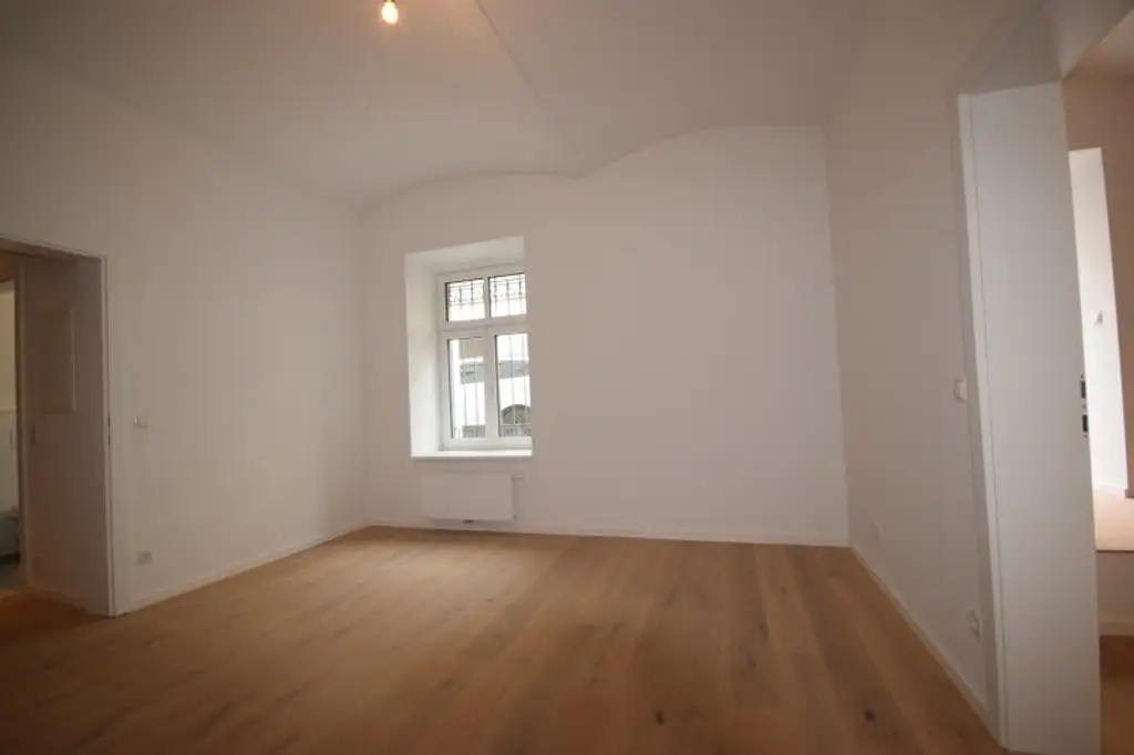 "STADTQUARTIER WEST - Neu renoviertes 2 Zimmer Atelier"