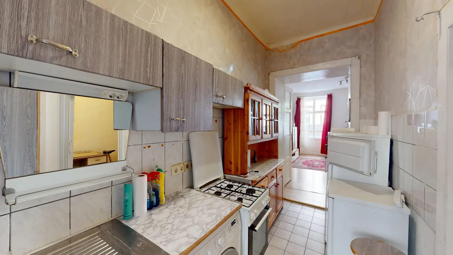 Sanierungsbedürftige Altbauwohnung I Kolonitzplatz