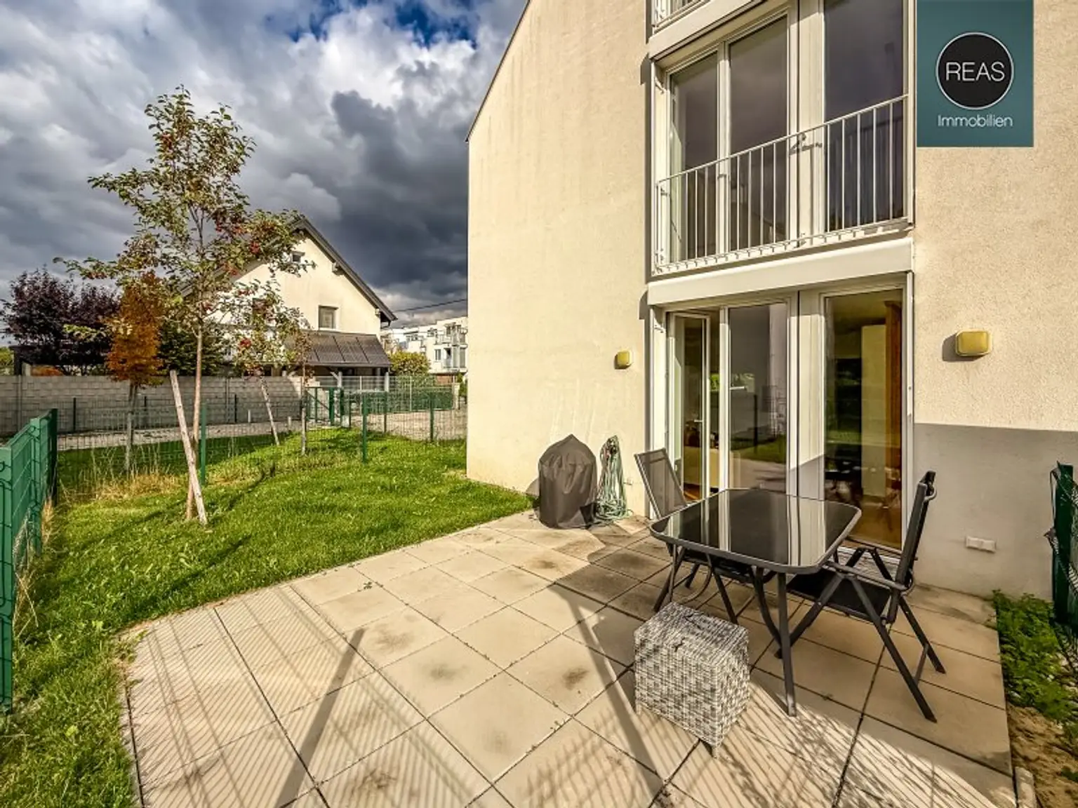 Provisionsfrei: Sehr gut ausgestattete Doppelhaushälfte mit Garten beim Theresa-Tauscher-Park! 5 Min. zum Donau Zentrum. 10 Min. zur UNO City. Parkplatz verfügbar!