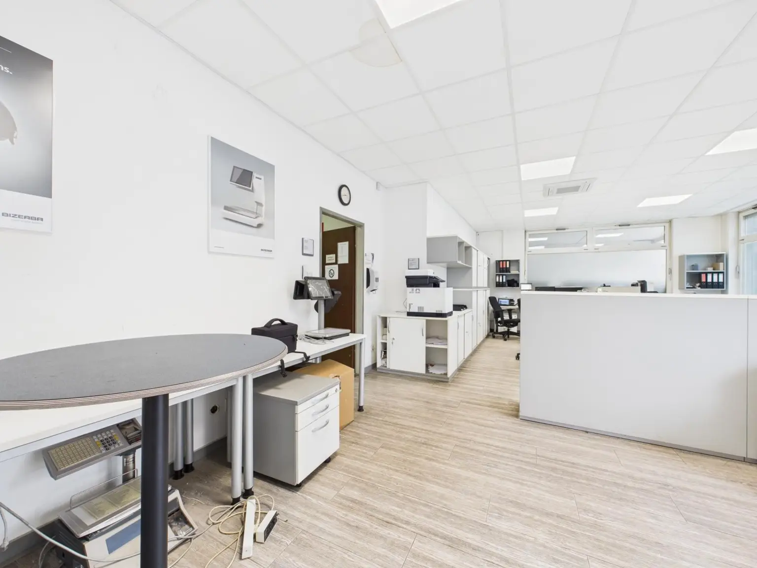 LINZ/STADT: Vielseitig nutzbare Geschäfts- Büro- bzw. Ordinationsfläche mit einer Gesamtgröße von 215,48 m²  + PARKFLÄCHE ca. 70 m² zu erwerben