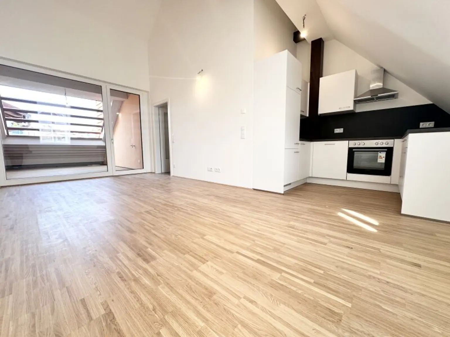 TOP Sanierte Wohnung im Dachgeschoss - Mit Schlossbergaussicht