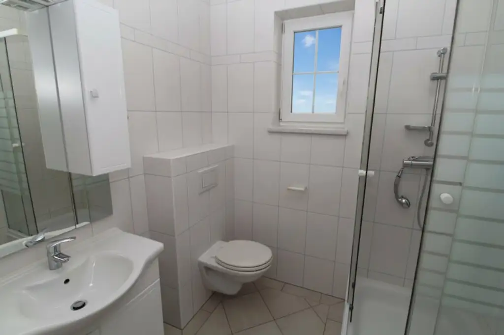 NEUWERTIGE SINGLEWOHNUNG mit FUSSBODENHEIZUNG in GRÜNLAGE