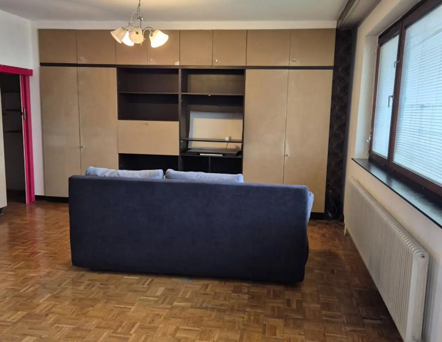 Renovierungsbedürftige 4 Zimmer Wohnung mit Loggia