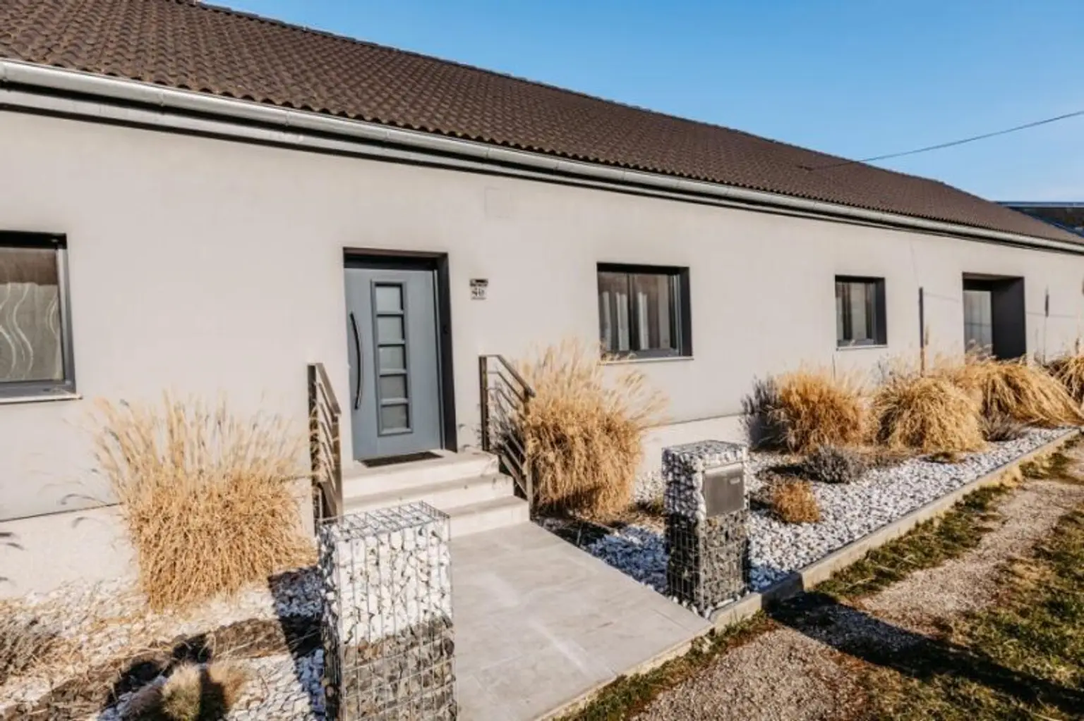 Verträumtes Bauernhaus neu adaptiert (2013) mit Toreinfahrt, Pool, Stadel und Schuppen