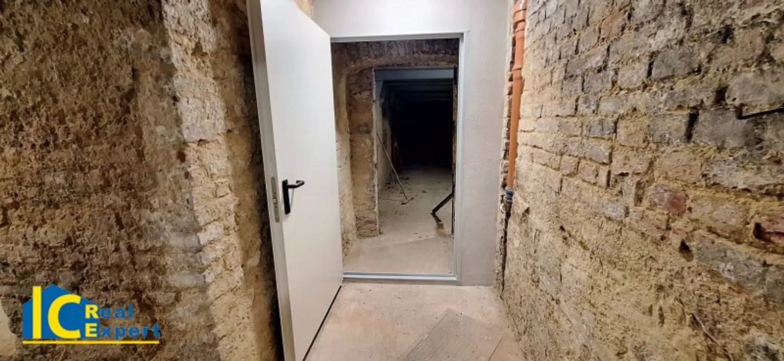 Brandschutztüre mit Blick ins Magazin