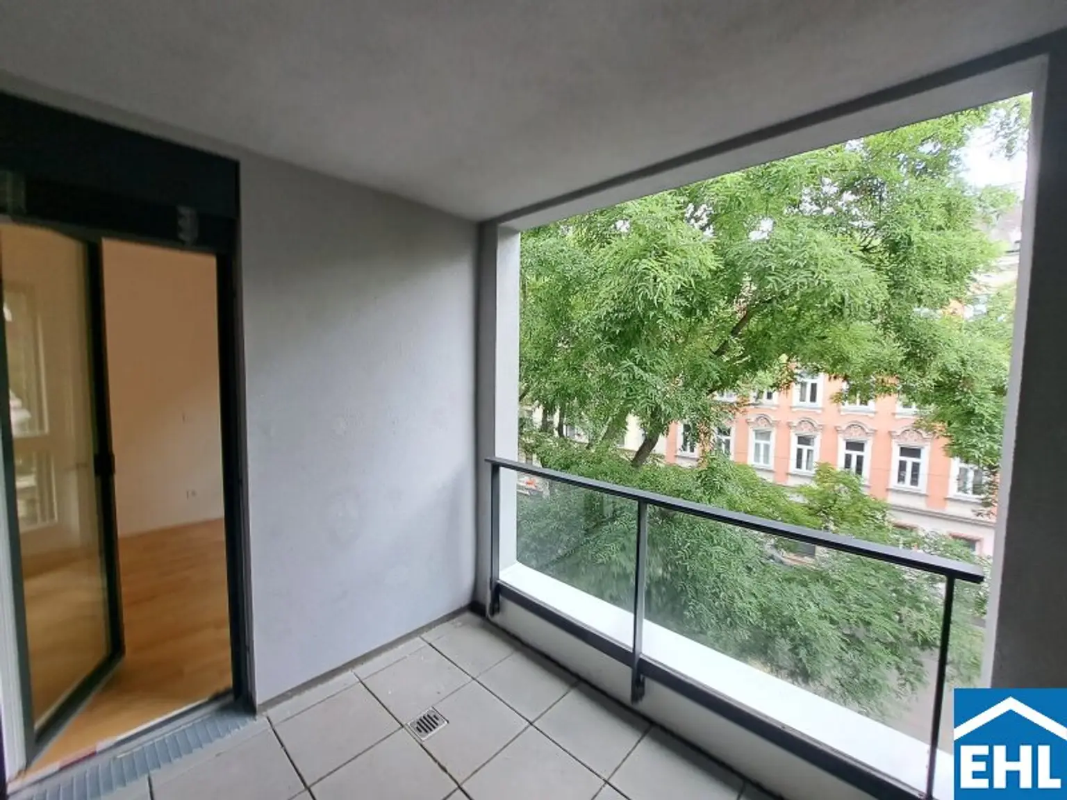 Gemütliche 2-Zimmer-Wohnung direkt an der U3!