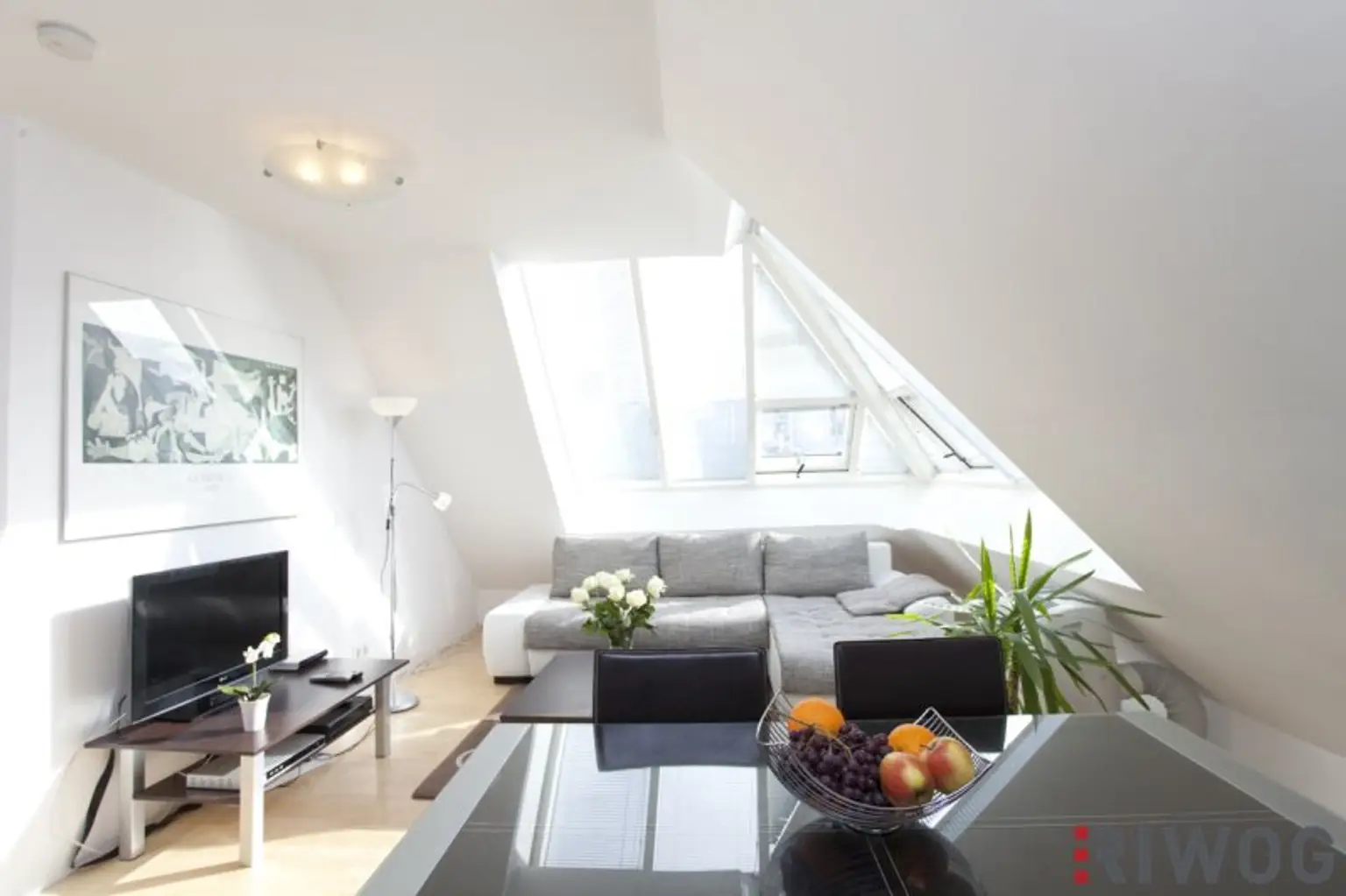 vollmöblierte Dachgeschosswohnung im Altbau *** 3 Gehminuten zum AKH Wien bzw zur Alser Straße