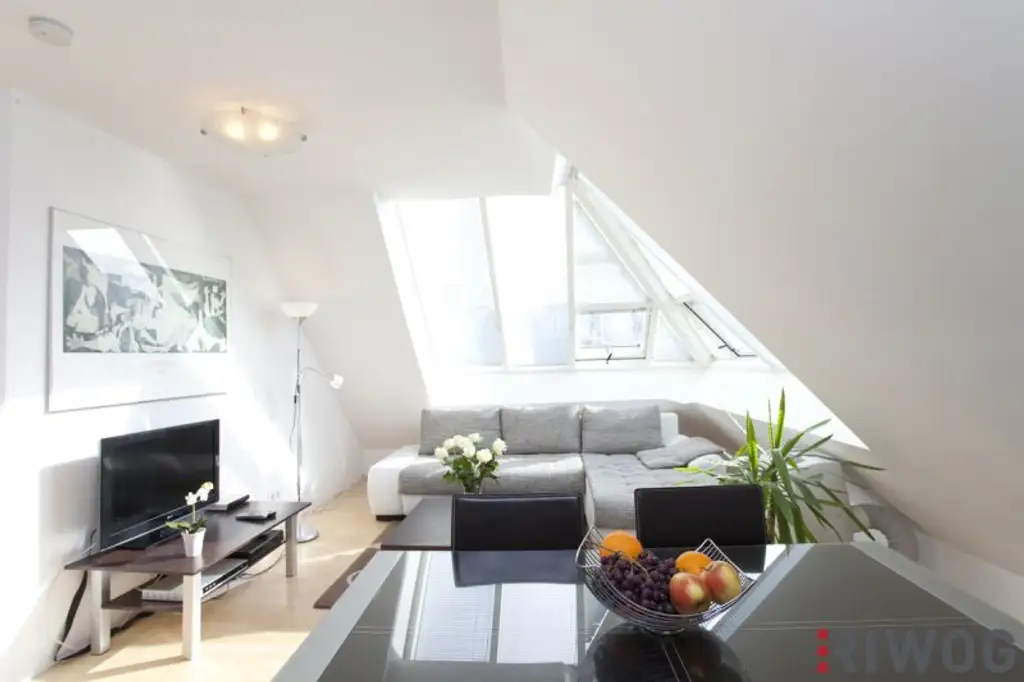 vollmöblierte Dachgeschosswohnung im Altbau *** 3 Gehminuten zum AKH Wien bzw zur Alser Straße