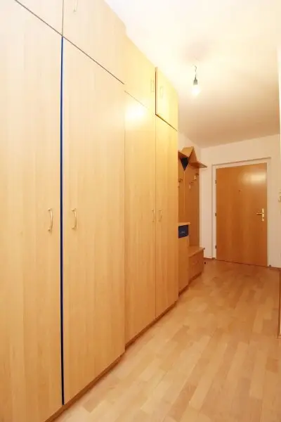 Ab 15. Dezember! Nahe U3! Zentrale 2-Zimmer-Wohnung inkl. Stellplatz zu vermieten!