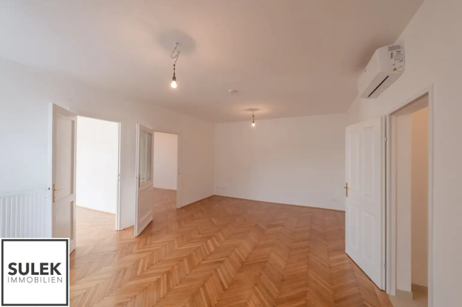 Zweitbezug: hofseitig gelegene 3-Zimmer-Wohnung direkt an der Mariahilferstraße - mit Klimaanlage