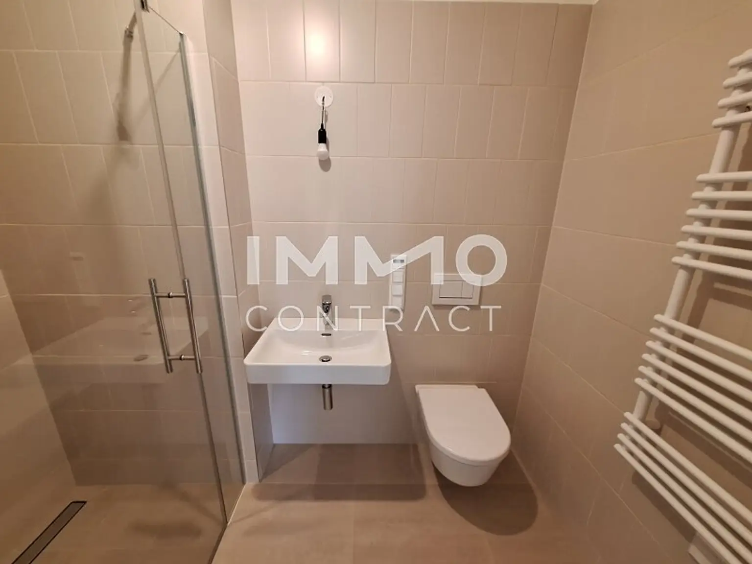 Bad mit WC und Dusche