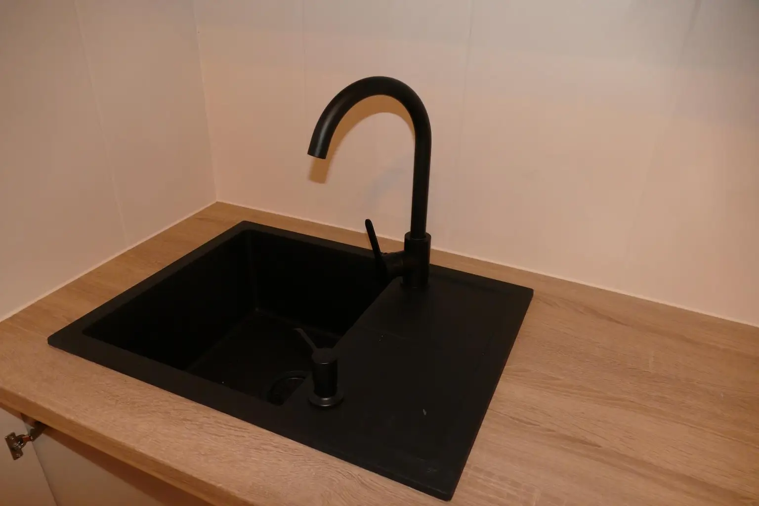 Spüle mit Einhandmischer, P1190357