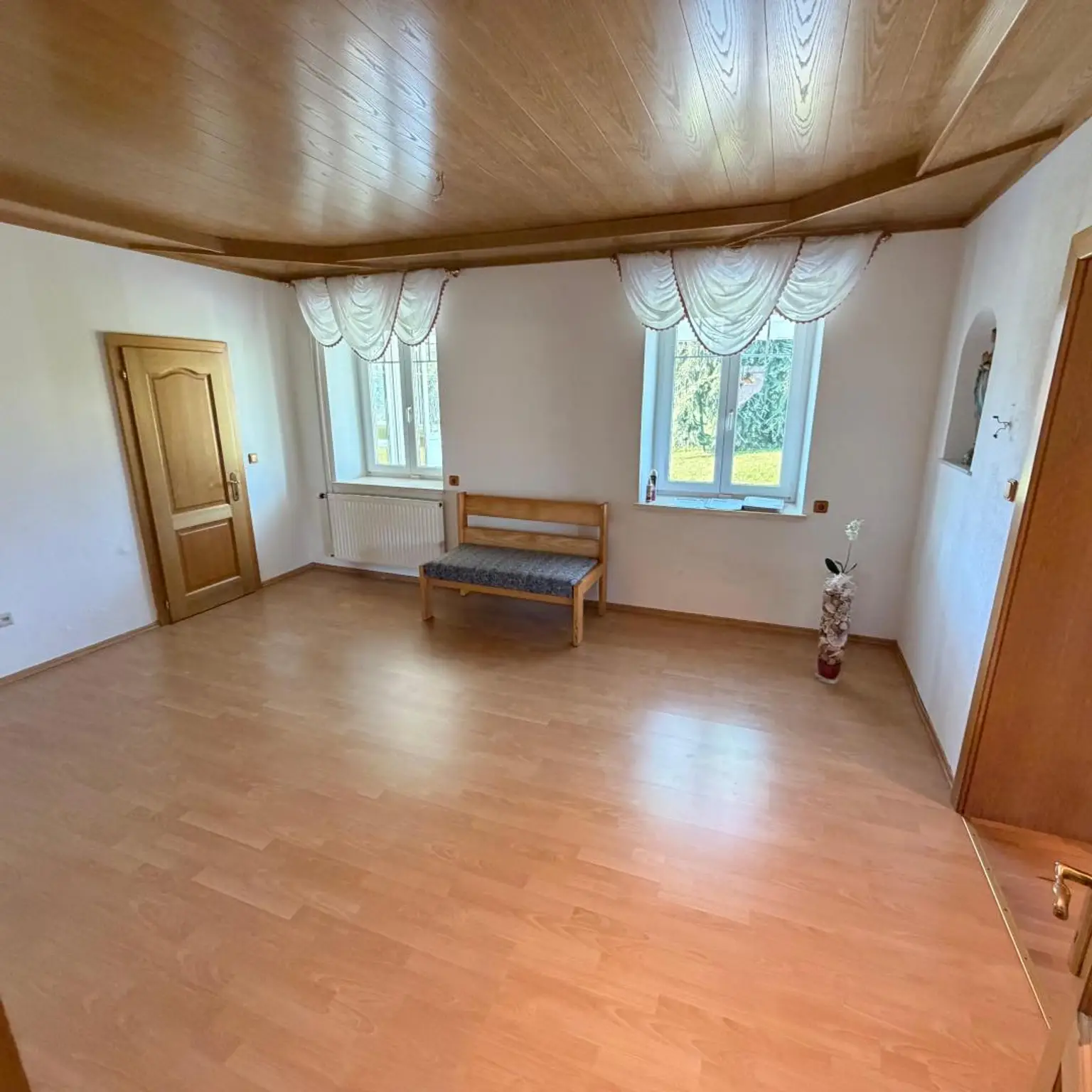 Wohnen in Aussichtslage mitten in der Natur auf  8 Ha. Grund, ehemalige Hofstelle!