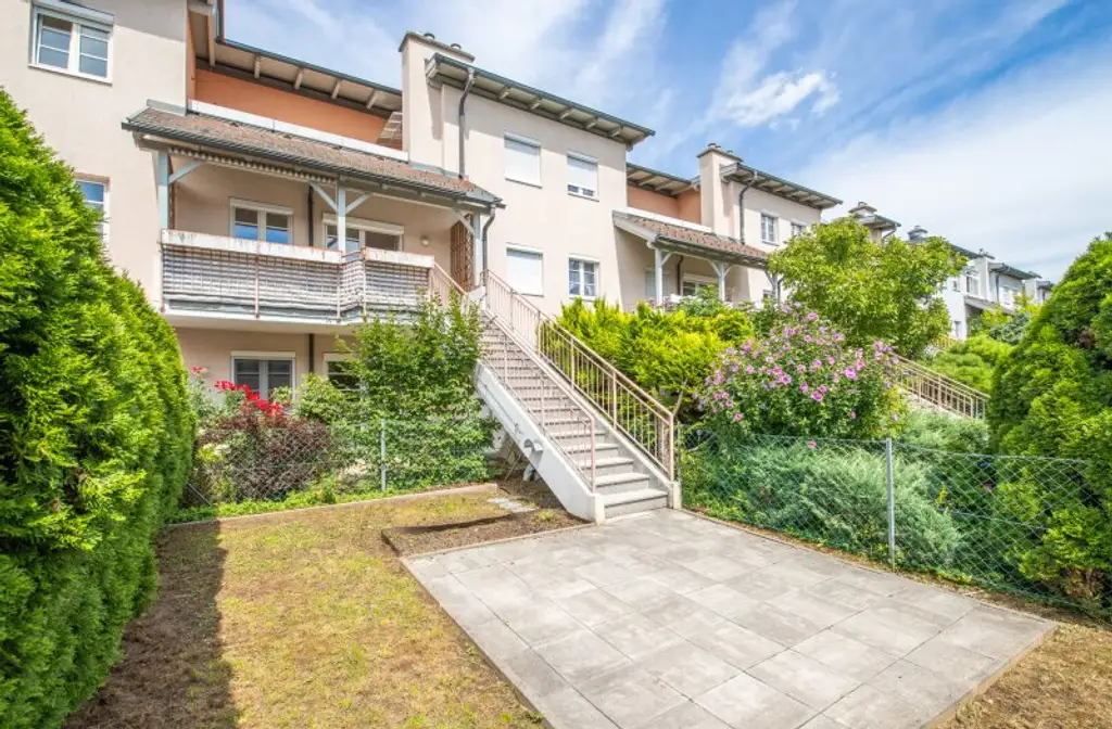 *** Wohnen in Waidmannsdorf *** Großzügige Vierzimmermaisonettewohnung mit Vorgarten & 3 Terrassen