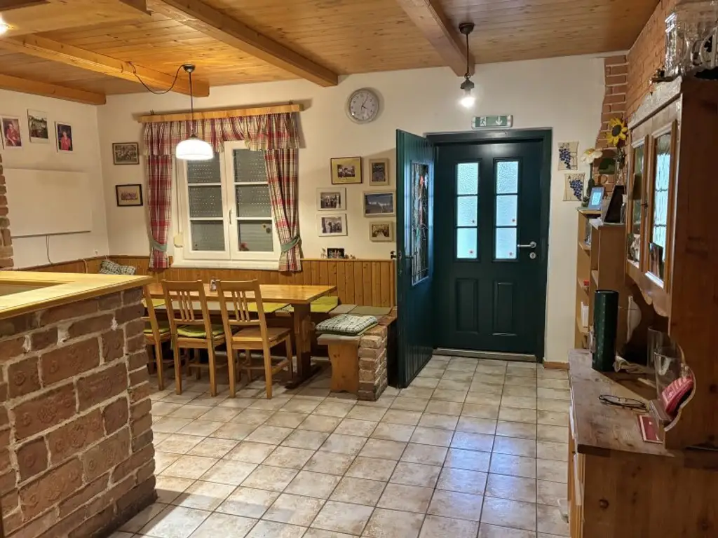 ** LEGENDE IN DER WEINIDYLLE ** D. Ehrensdorf !! Gepflegtes Haus mit ca. 245 m2 Nfl. in gediegener Ortsrandlage - Hauptwohnsitz möglich !!