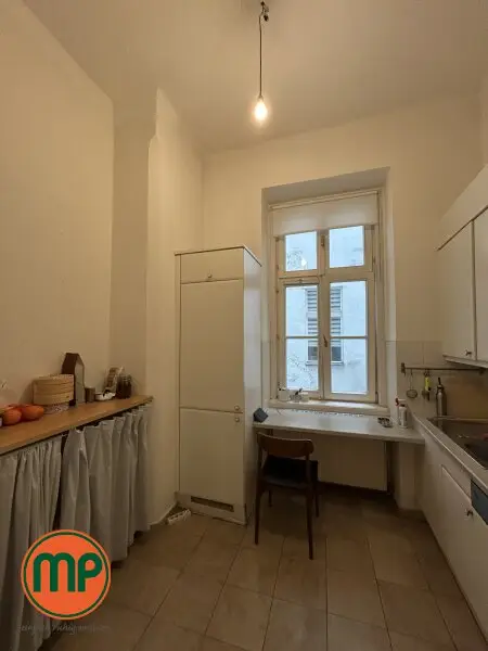 Beste Lage trifft Altbaucharme - 2 Zimmerwohnung am Schwarzenbergplatz