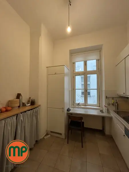 Beste Lage trifft Altbaucharme - 2 Zimmerwohnung am Schwarzenbergplatz