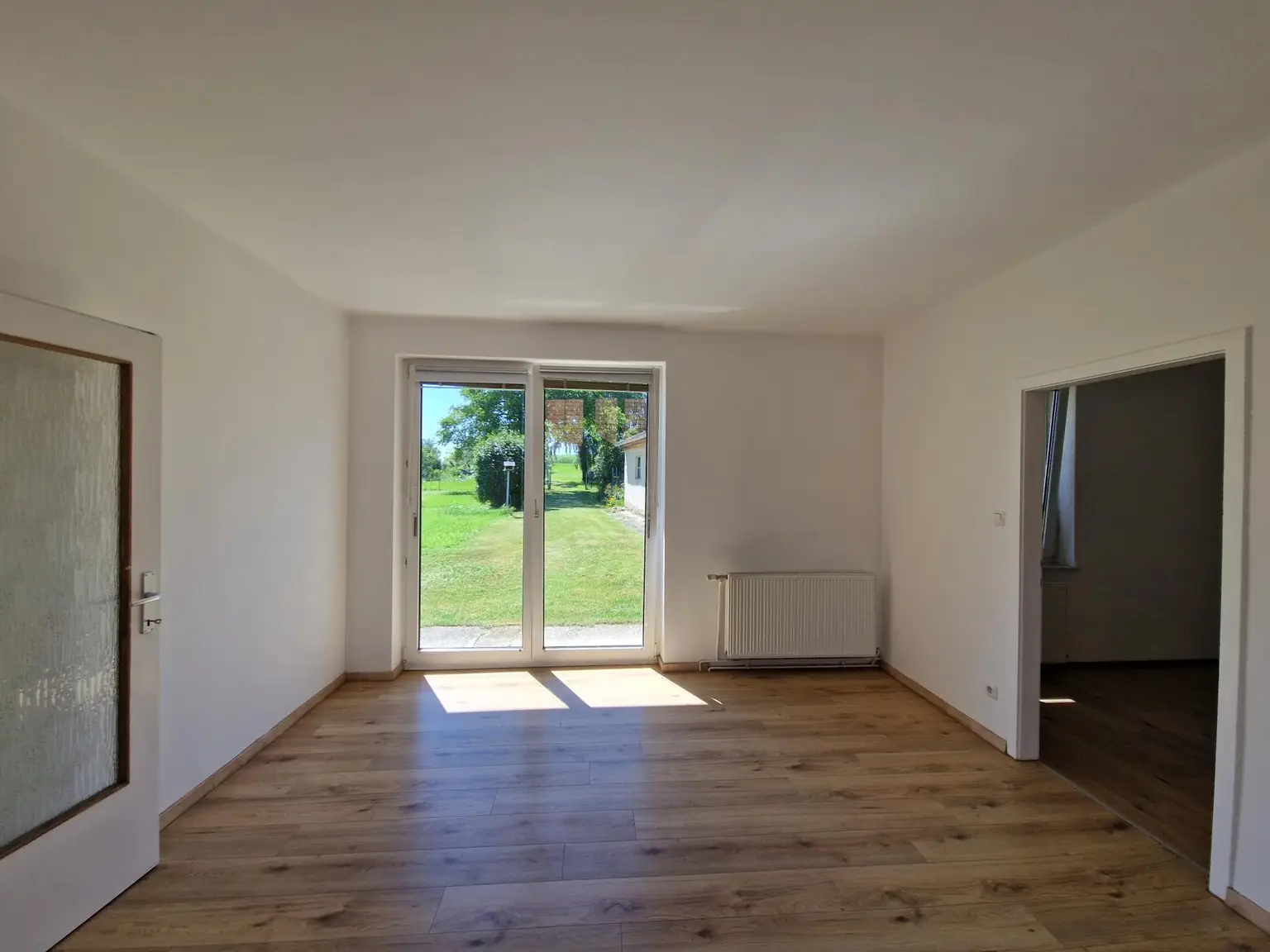 LIEBEVOLLES LANDHAUS MIT GARTEN UND GARAGE ZUR MIETE