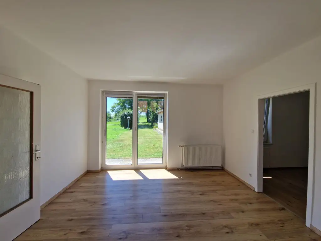 LIEBEVOLLES LANDHAUS MIT GARTEN UND GARAGE ZUR MIETE