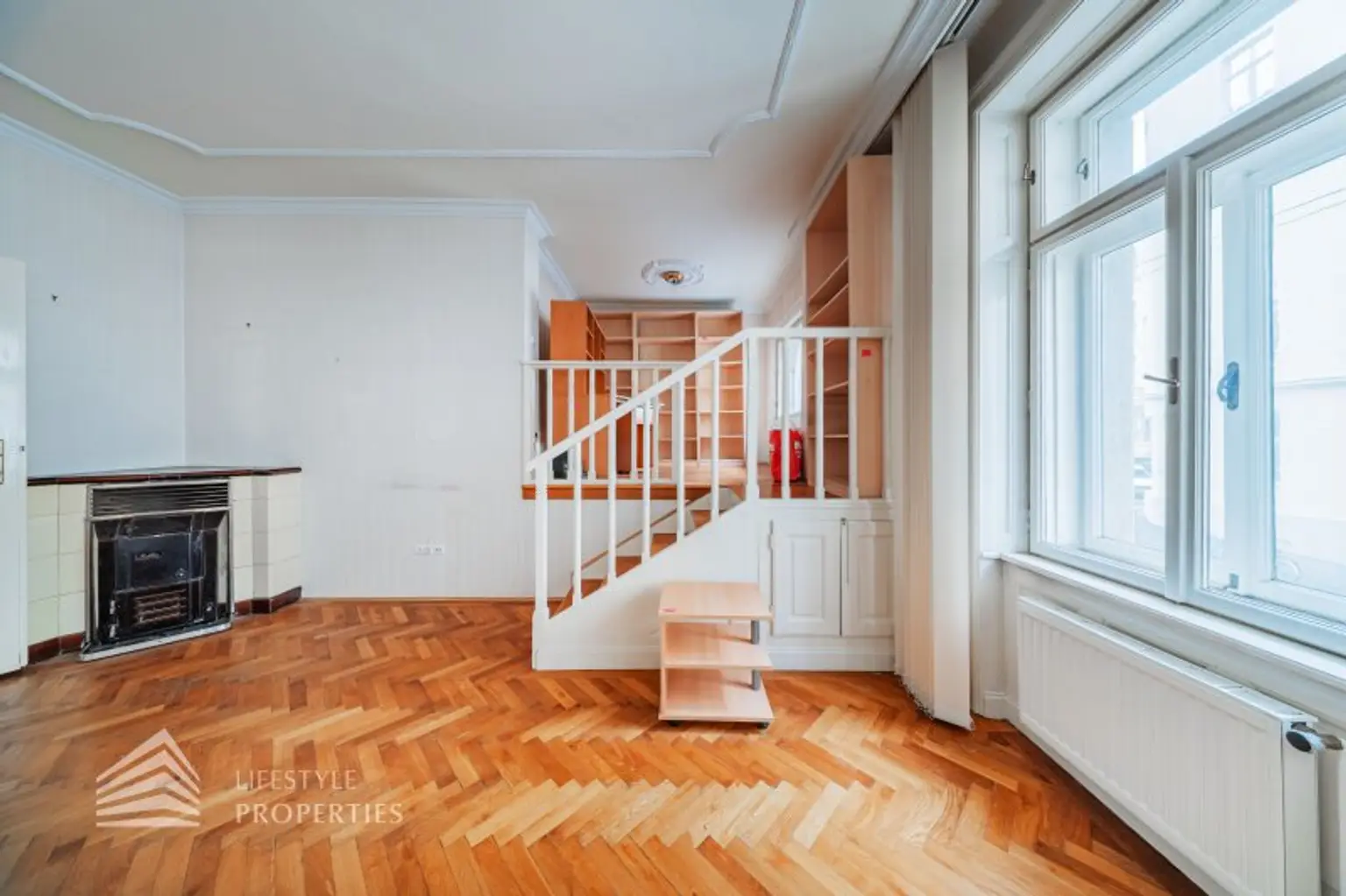 Charmante 3-Zimmer Altbauwohnung mit Loggia, Nähe Volksoper