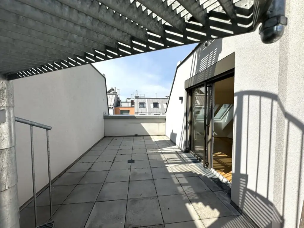 Hier werden Träume war! Exklusive 4-Zimmer Maisonette-Wohnung mit ca. 113 m2 sowie eigener Dachterrasse in ruhiger Lage